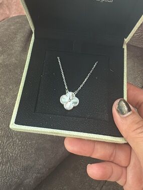 Silver color Clover Pendant Necklace